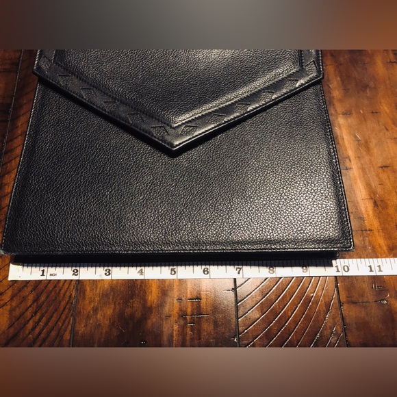 SOLD! Vintage YSL classic little black leather crossbody - Picture 6 of 8